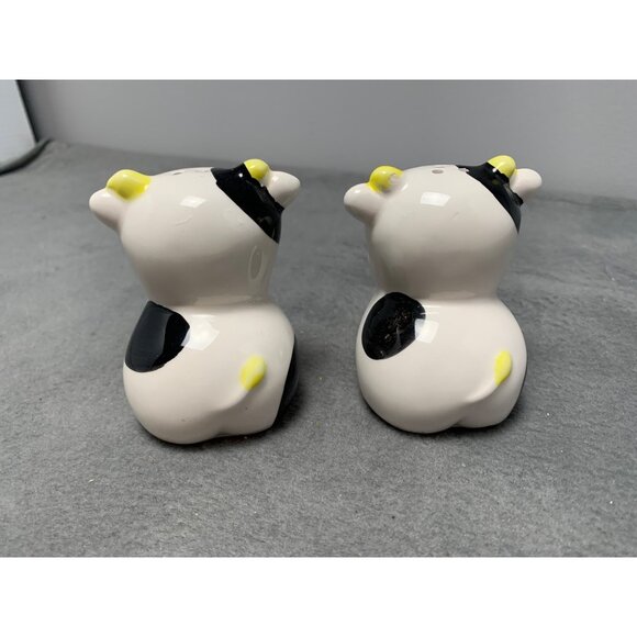 Vintage Ceramic Cow Salt & Pepper Shakers Figurine Set 1960s - Picture 3 of 9